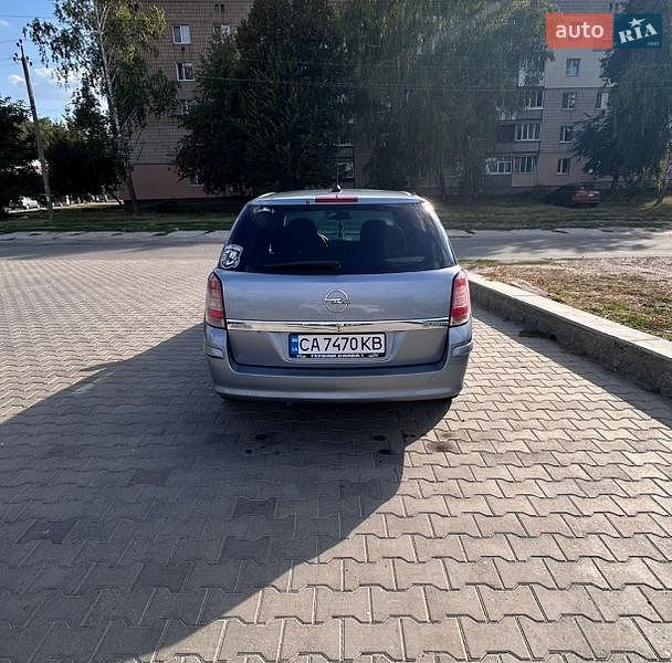 Универсал Opel Astra 2010 в Маньковке