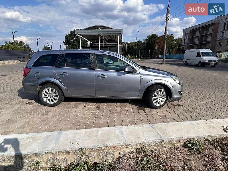Универсал Opel Astra 2010 в Маньковке