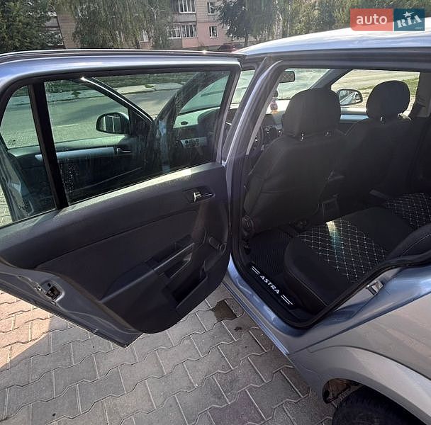 Универсал Opel Astra 2010 в Маньковке