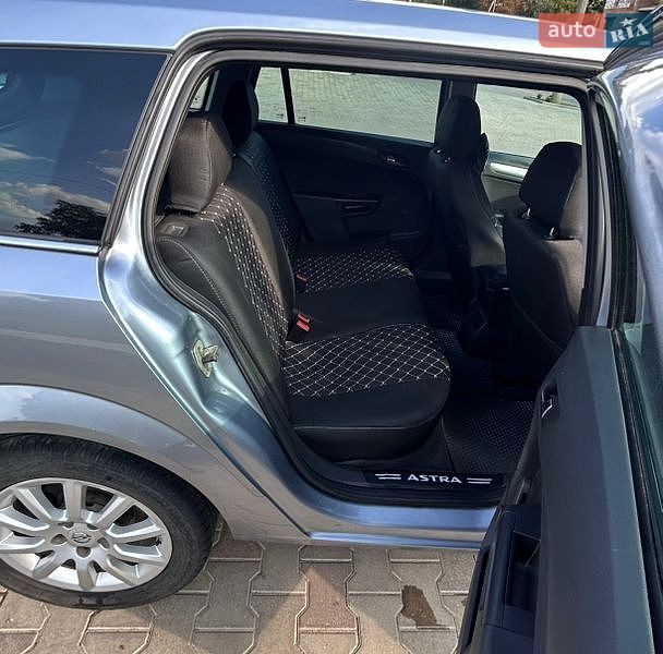 Универсал Opel Astra 2010 в Маньковке