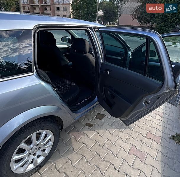 Универсал Opel Astra 2010 в Маньковке