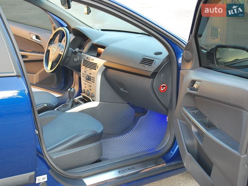 Хэтчбек Opel Astra 2008 в Кривом Роге
