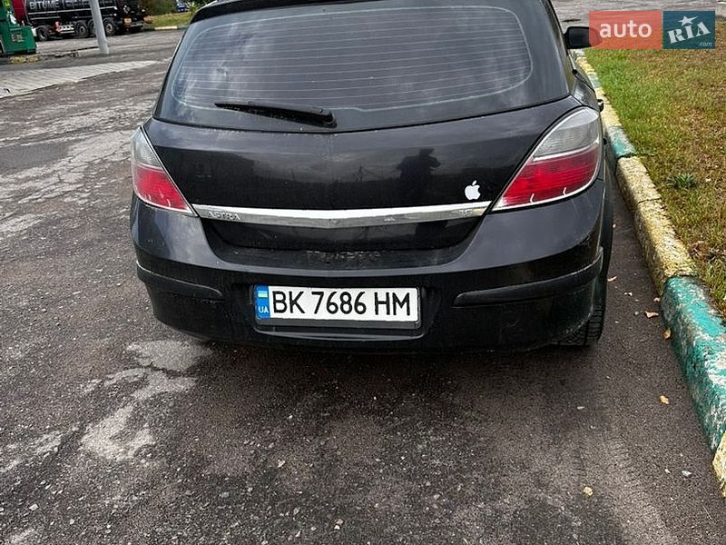 Хэтчбек Opel Astra 2005 в Сарнах