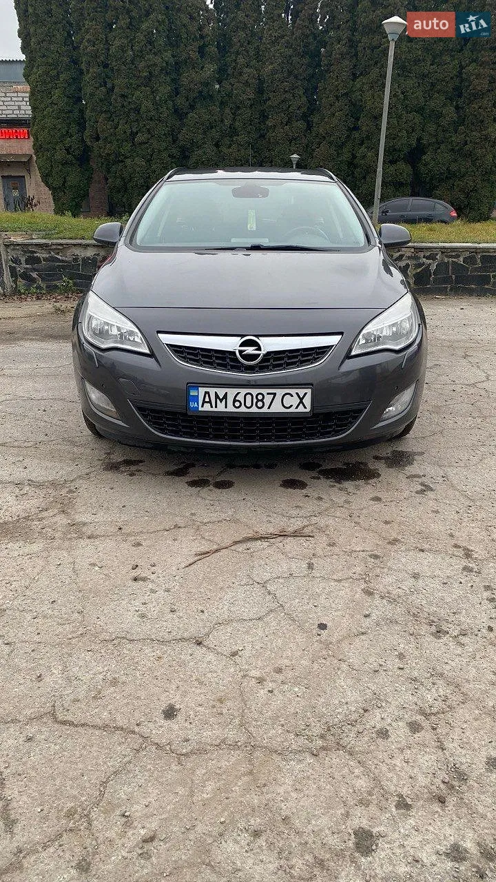 2011 Opel Astra - фото 1