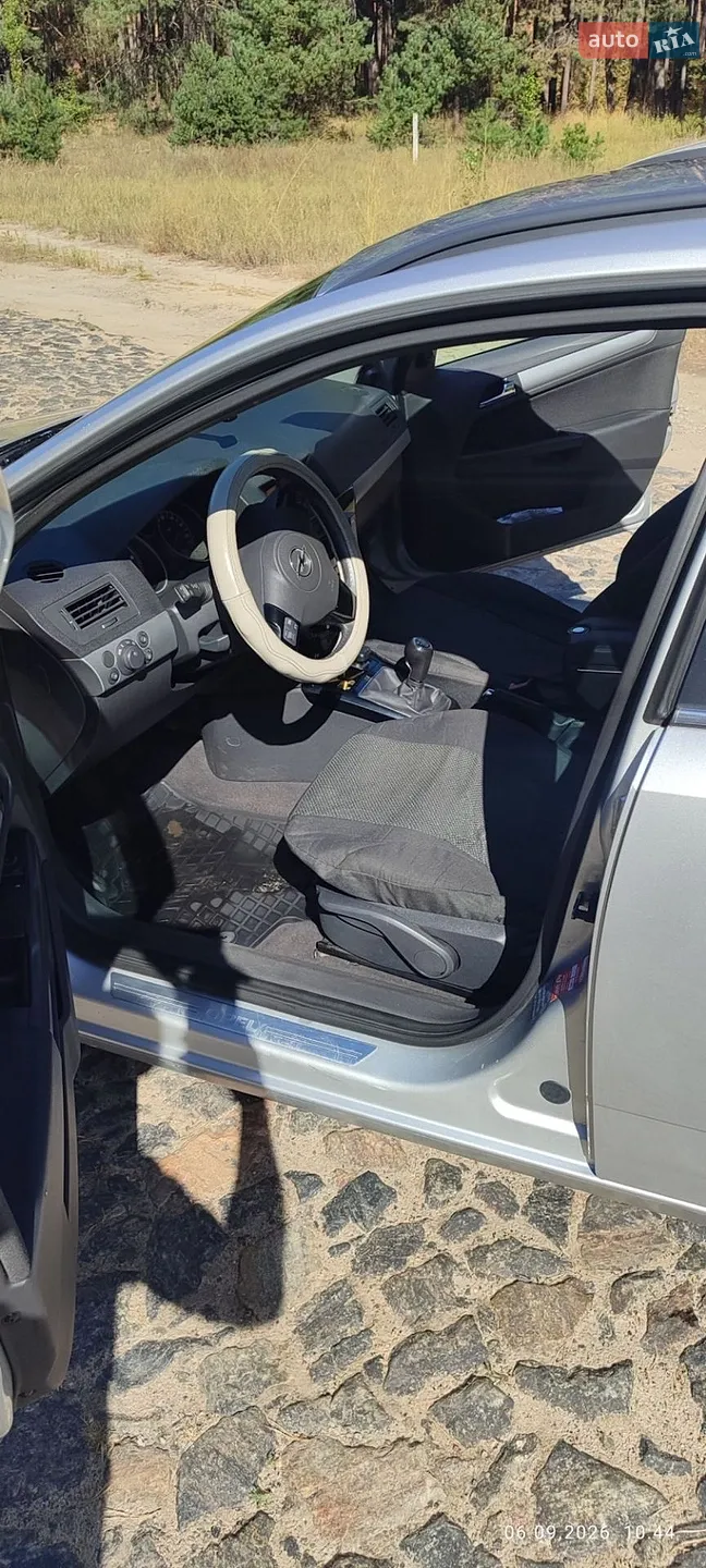 2010 Opel Astra - мініатюра 16