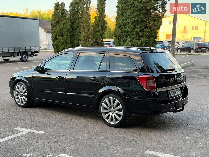 Универсал Opel Astra 2009 в Дубно