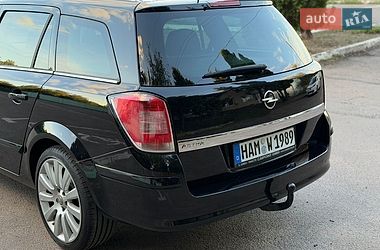 Универсал Opel Astra 2009 в Дубно