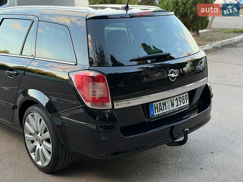 Универсал Opel Astra 2009 в Дубно