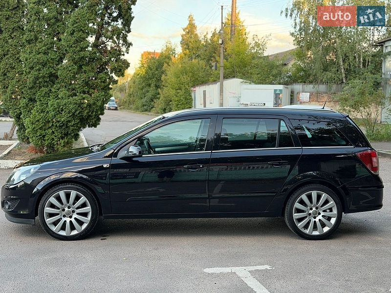Универсал Opel Astra 2009 в Дубно