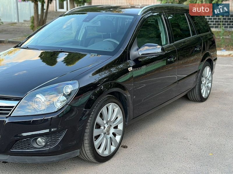 Универсал Opel Astra 2009 в Дубно