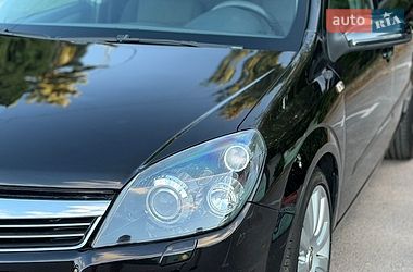 Универсал Opel Astra 2009 в Дубно