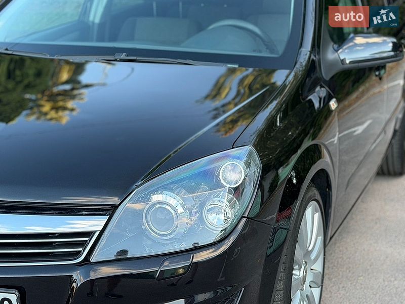 Универсал Opel Astra 2009 в Дубно