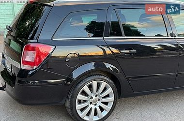 Универсал Opel Astra 2009 в Дубно