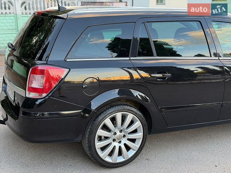 Универсал Opel Astra 2009 в Дубно