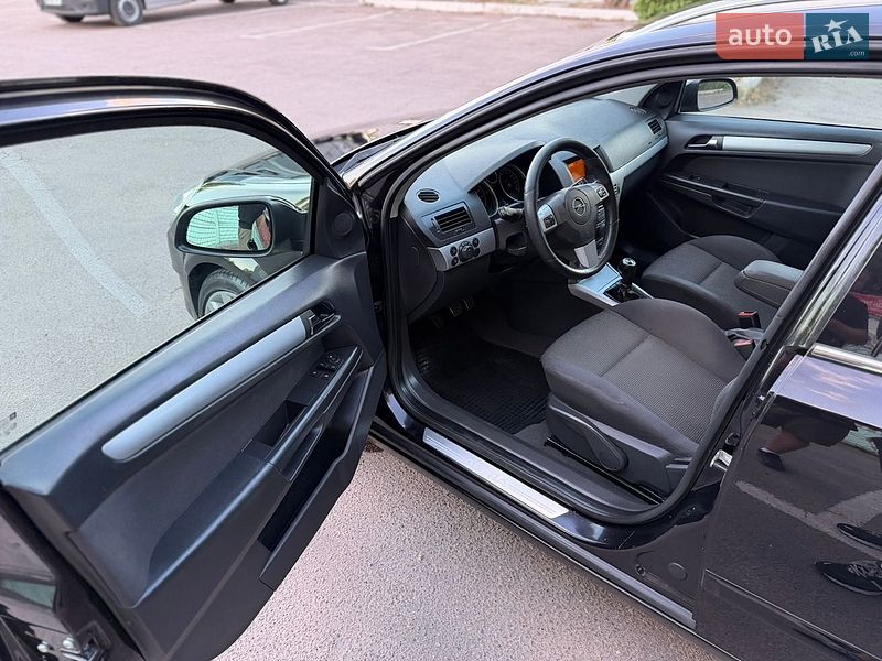 Универсал Opel Astra 2009 в Дубно
