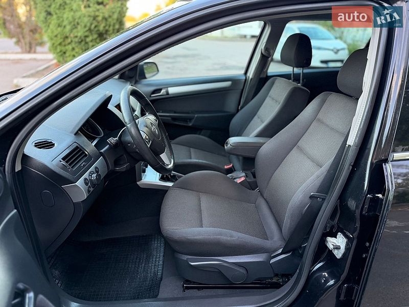 Универсал Opel Astra 2009 в Дубно