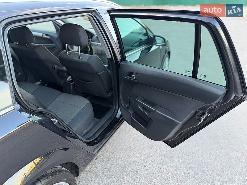Универсал Opel Astra 2009 в Дубно
