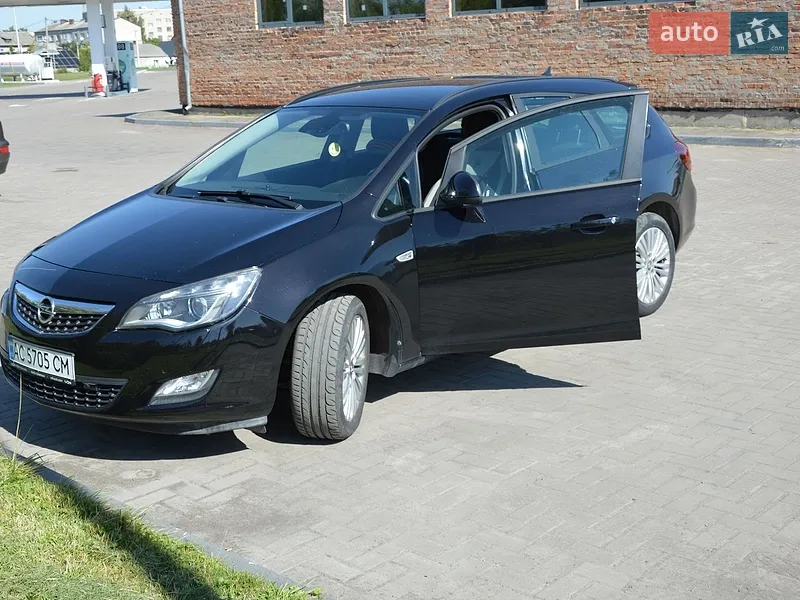 Opel Astra 2011