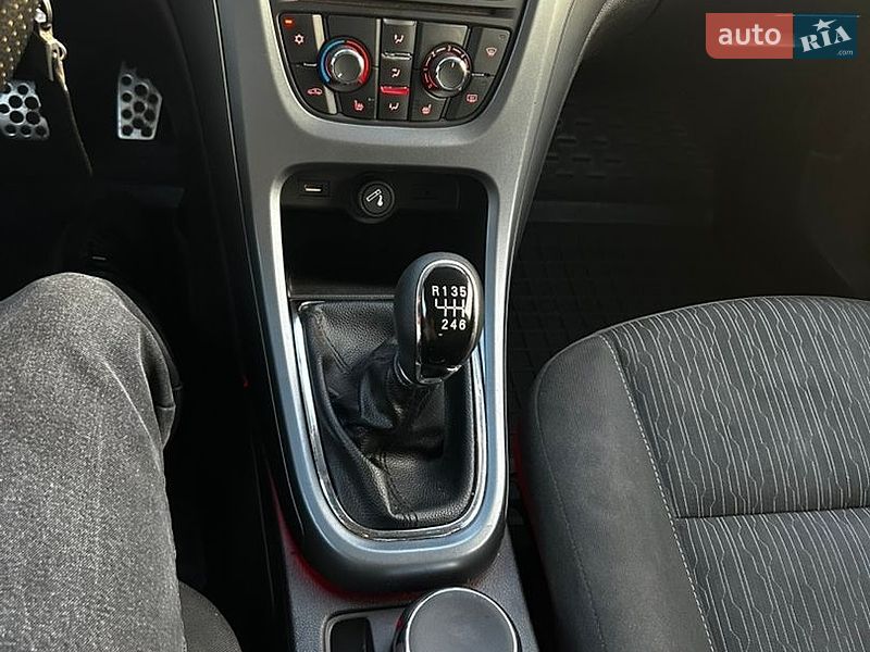 Универсал Opel Astra 2013 в Полтаве