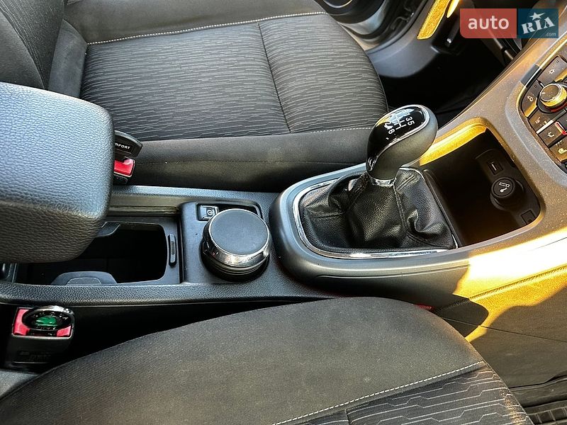 Универсал Opel Astra 2013 в Полтаве