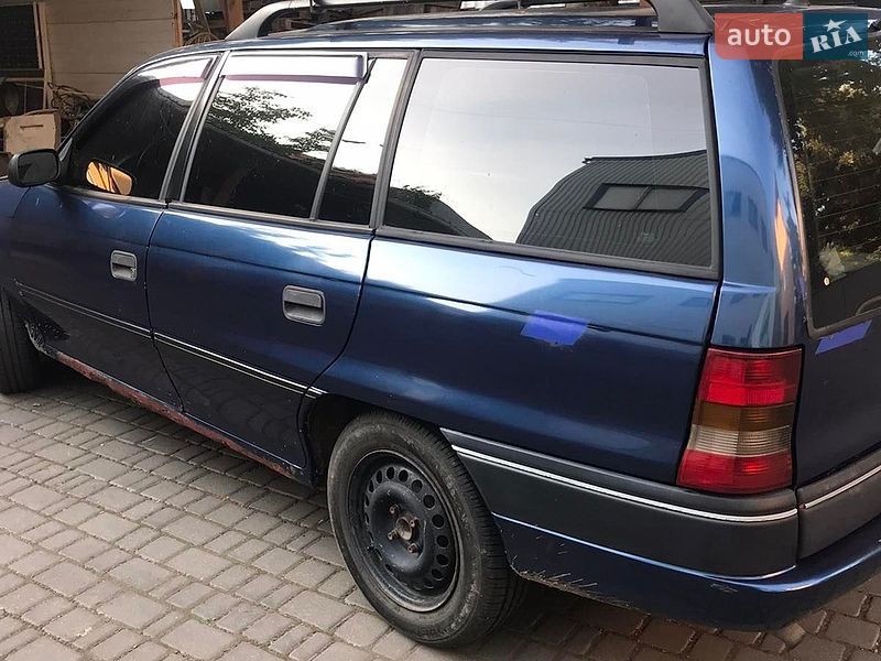 Универсал Opel Astra 1993 в Одессе
