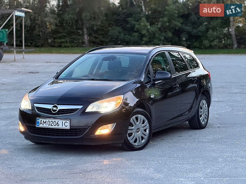 Opel Astra 2011 Opel Astra 2011
