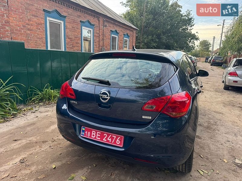 Хетчбек Opel Astra 2011 в Охтирці