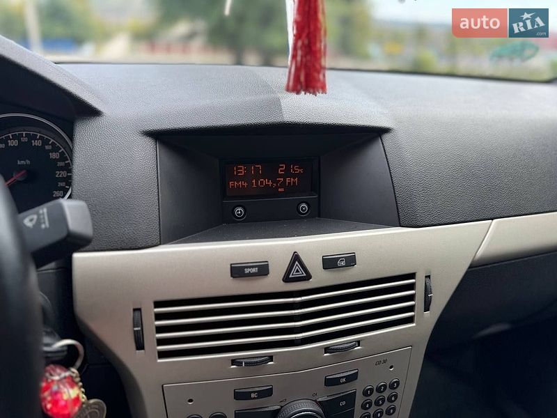 Хэтчбек Opel Astra 2008 в Новоднестровске