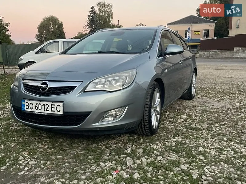 Opel Astra 2011