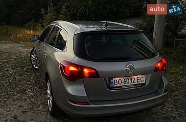 Универсал Opel Astra 2011 в Тернополе