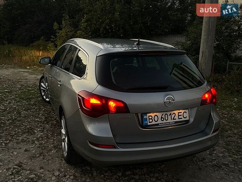 Универсал Opel Astra 2011 в Тернополе