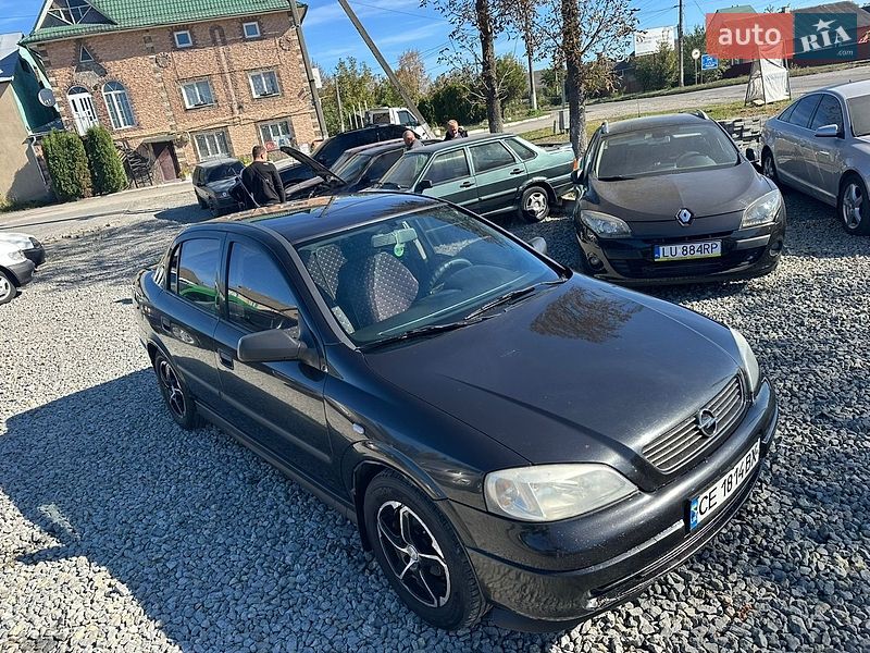 Седан Opel Astra 2008 в Хотине