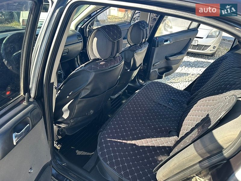 Седан Opel Astra 2008 в Хотине