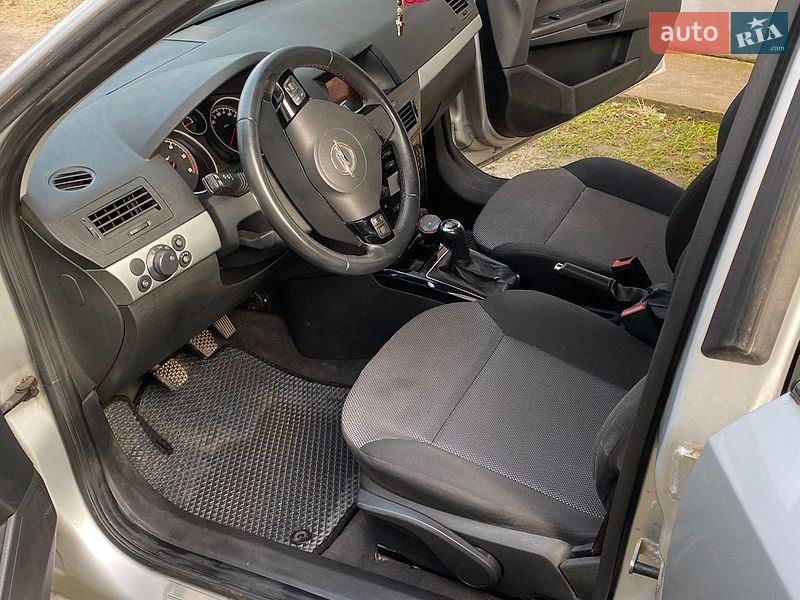 Универсал Opel Astra 2010 в Тернополе
