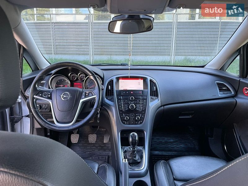 Хэтчбек Opel Astra 2014 в Львове