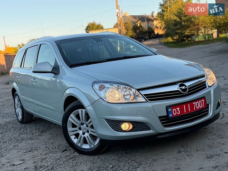 Универсал Opel Astra 2010 в Луцке