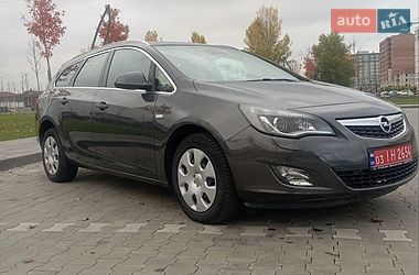 Універсал Opel Astra 2011 в Бучі