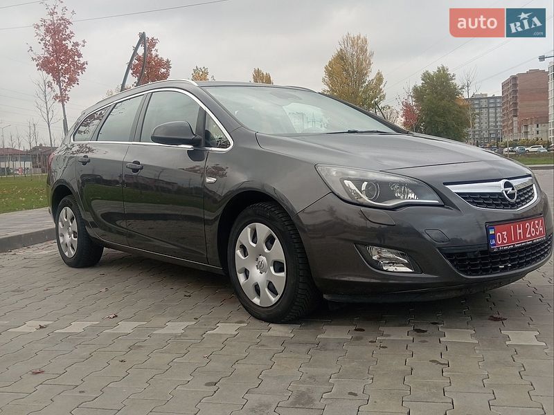 Універсал Opel Astra 2011 в Бучі