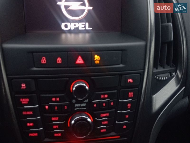 Універсал Opel Astra 2011 в Бучі