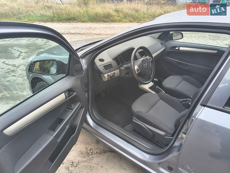 Хэтчбек Opel Astra 2007 в Луцке