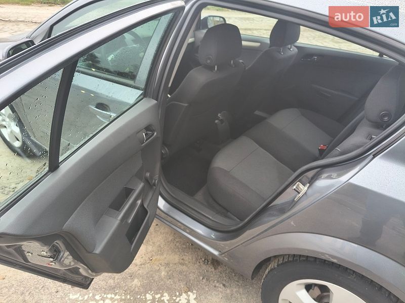 Хэтчбек Opel Astra 2007 в Луцке