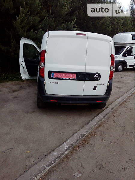 Грузопассажирский фургон Opel Combo 2012 в Ровно