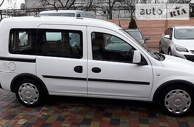 Минивэн Opel Combo 2010 в 