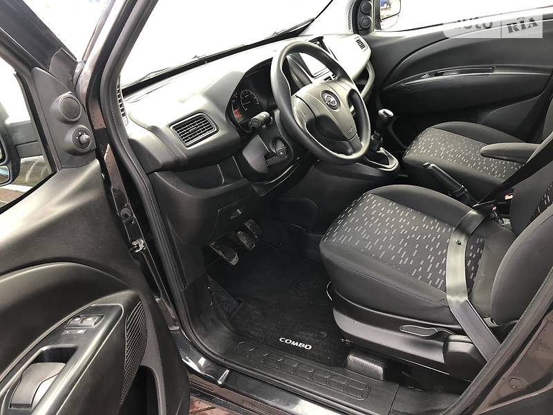 Вантажопасажирський фургон Opel Combo 2016 в Стрию