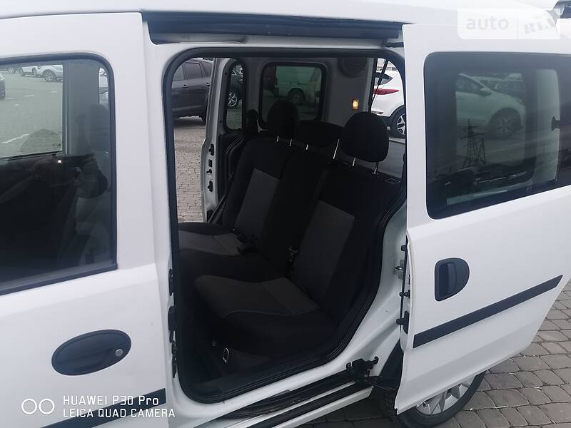 Універсал Opel Combo 2011 в Чернівцях