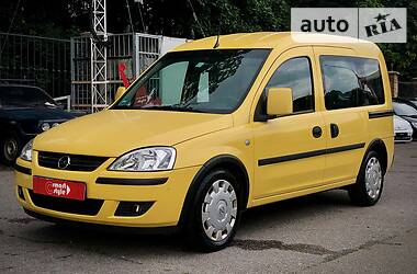 Грузопассажирский фургон Opel Combo 2009 в Киеве