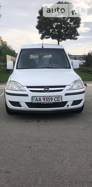 Минивэн Opel Combo 2010 в Киеве