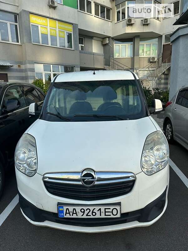 Вантажний фургон Opel Combo 2014 в Києві