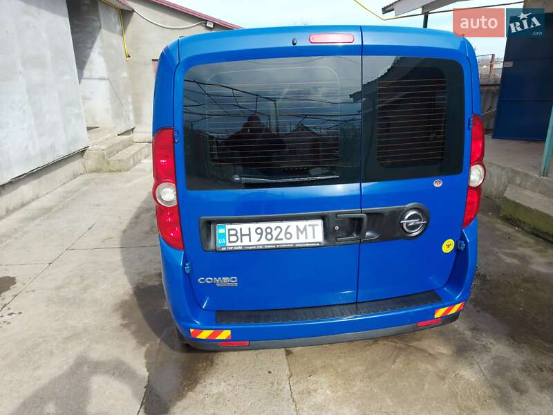 Минивэн Opel Combo 2012 в Ивановке