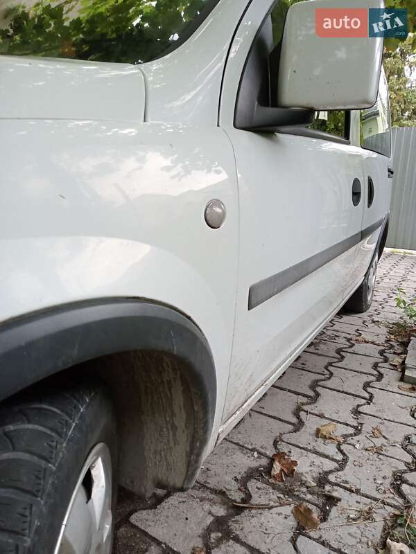 Минивэн Opel Combo 2003 в Хусте